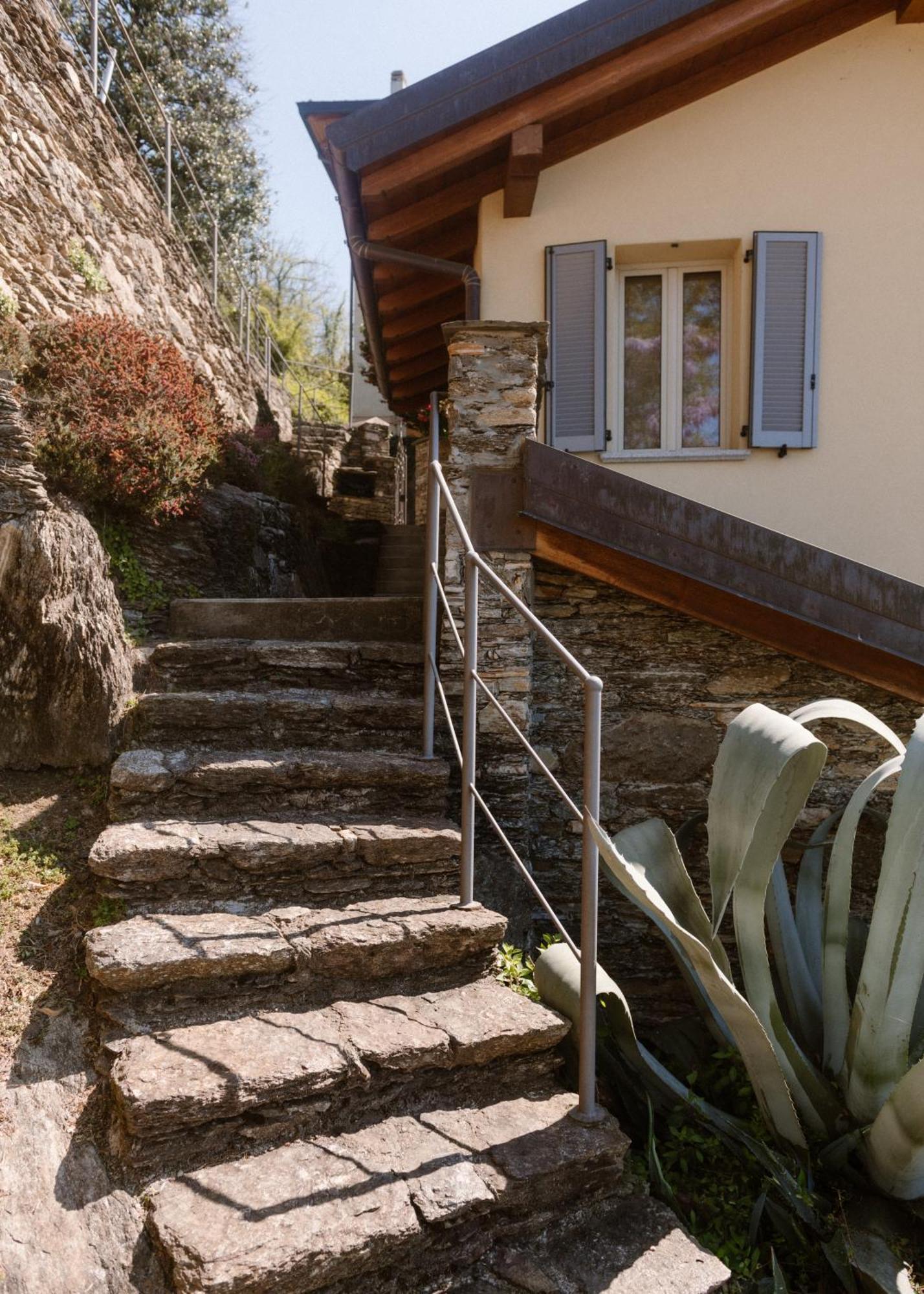 Charming Moment Di Villa Porta - Casa Dolce Luino Exterior photo